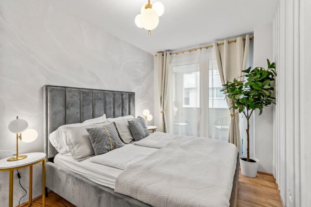 1-BR with Outdoor Space - Onsite Parking for 19,90 per Day