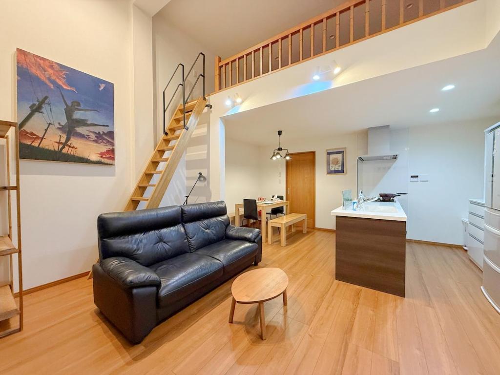 Newly renovated Modern house 3LDK 2 bathrooms and 2 toilets Children's items available Parking available