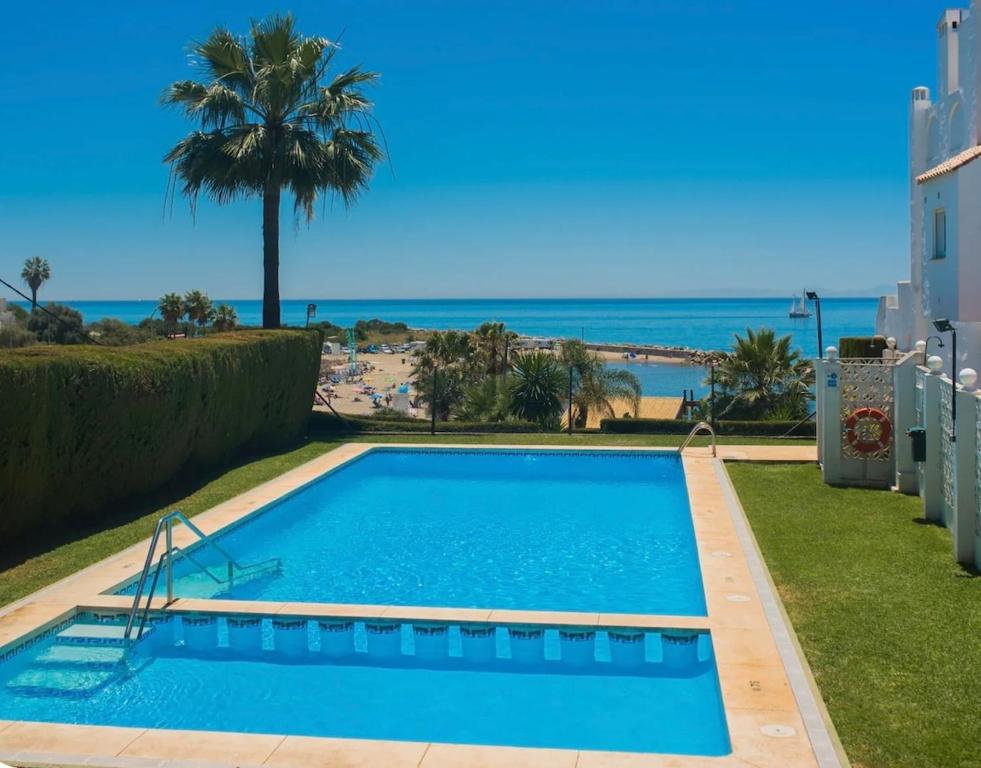 Estepona beach, garden & marina Residence