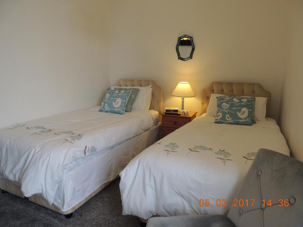 Postel nebo postele na pokoji v ubytování Orchard House Hotel