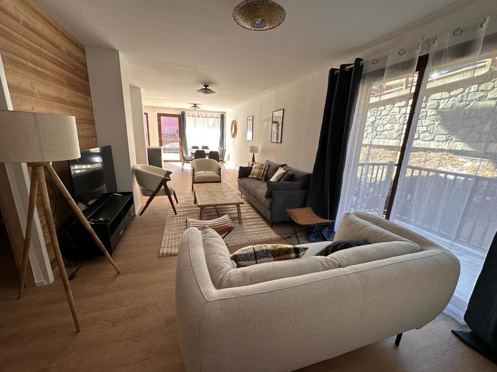 Grand Appartement avec terrasse spacieuse