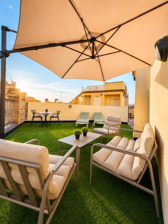 EXCLUSIVE TRIPLEX WITH PRIVATE TERRACE