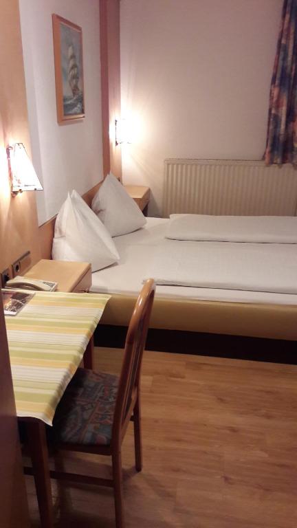 Postel nebo postele na pokoji v ubytování Hotel Tautermann