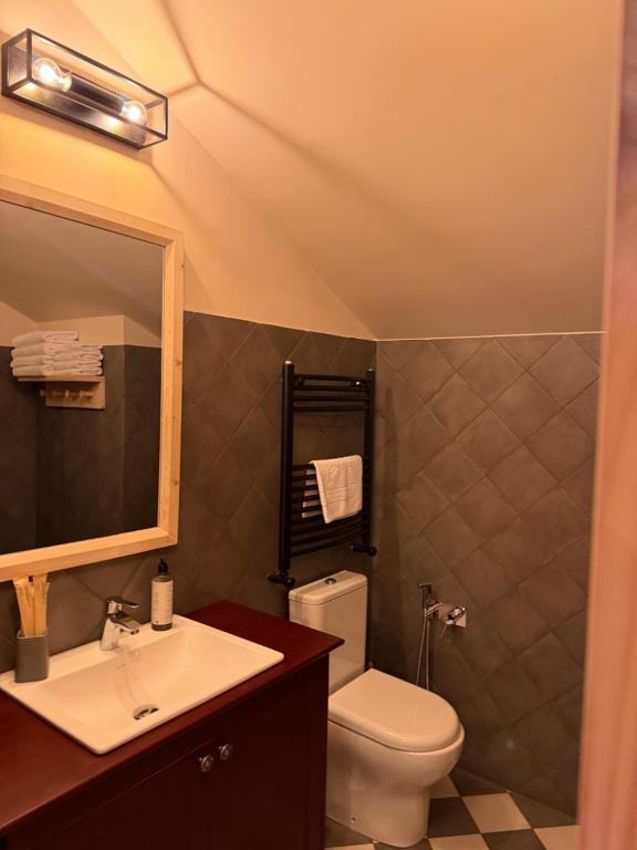 1740 Boutique Hotel Kazbegi - Habitación Familiar Con Vista Al Bosque