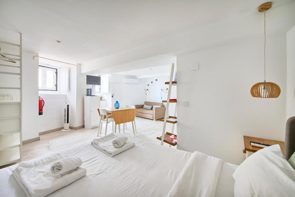 Renovated Alfama Loft, Santa Apolonia