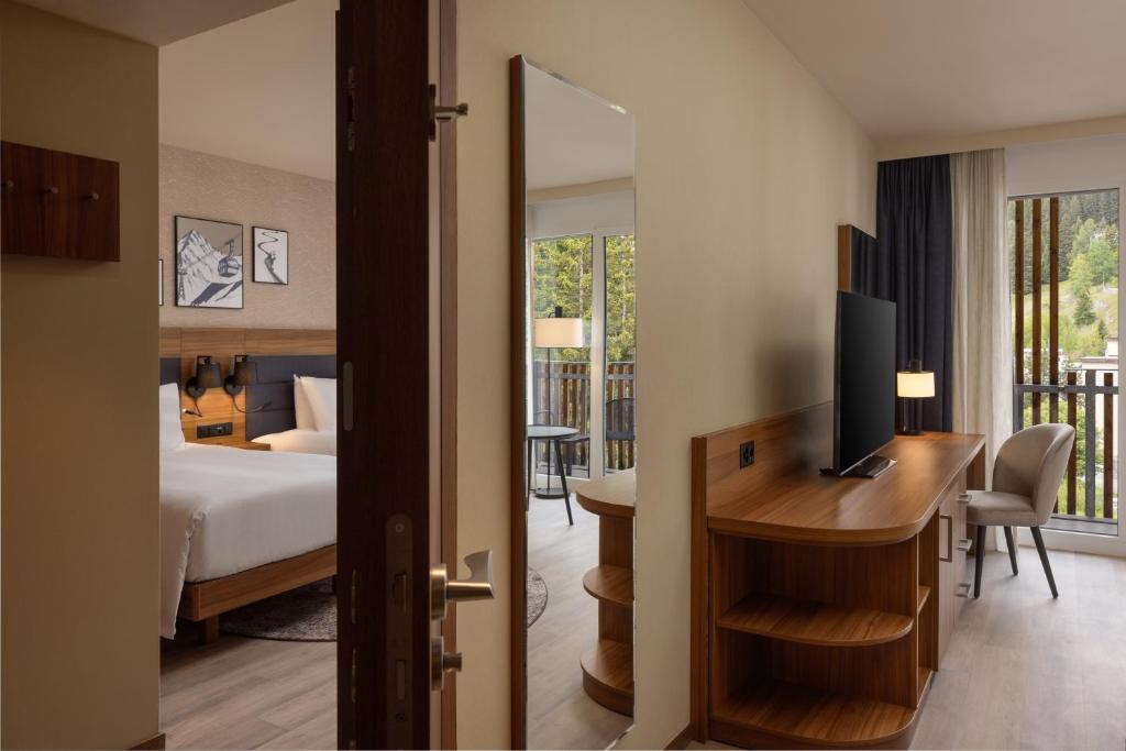 Travel Proud Sustainability certification Hilton Garden Inn Davos - Camera Familiare Queen Comunicante