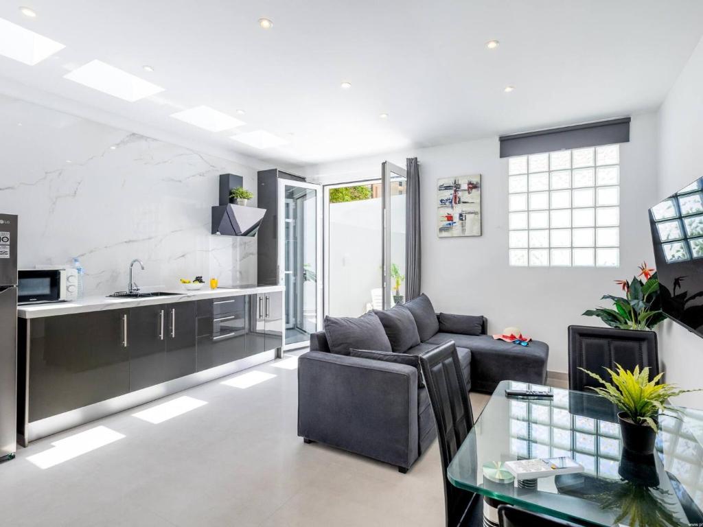 3 Charming Apartment in Las Americas
