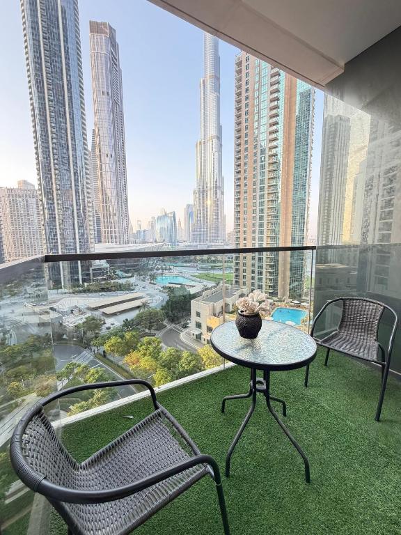 Burj khalifa and fountain view 2bedrooms در دبی