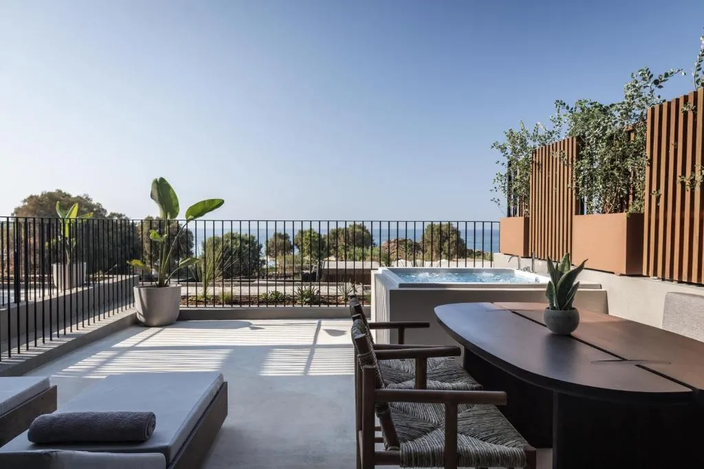 Sapphire Loft Suite with Jacuzzi & Plunge Pool