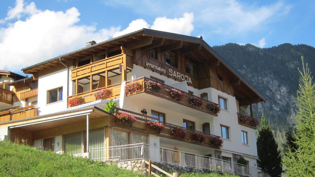 a building on top of a hill at Appart Saroja-Tannleger in Brand