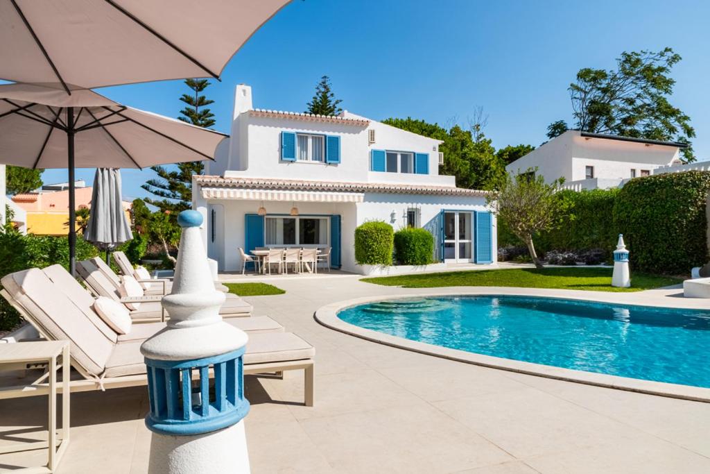 Villa Óscar by Garvetur