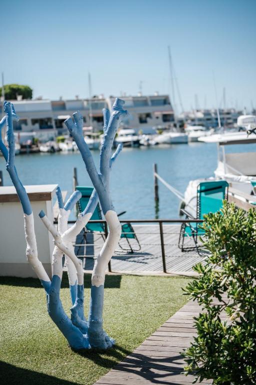 La marina bleue