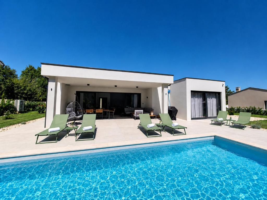 Villa Moena - Peaceful Istrian Escape with Heated Pool