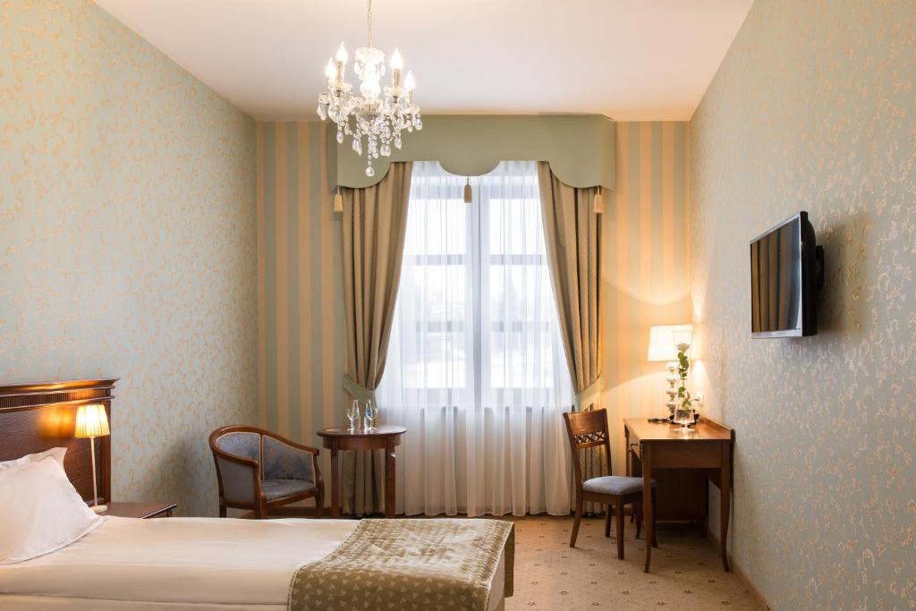 Posteľ alebo postele v izbe v ubytovaní Hotel Jarosław