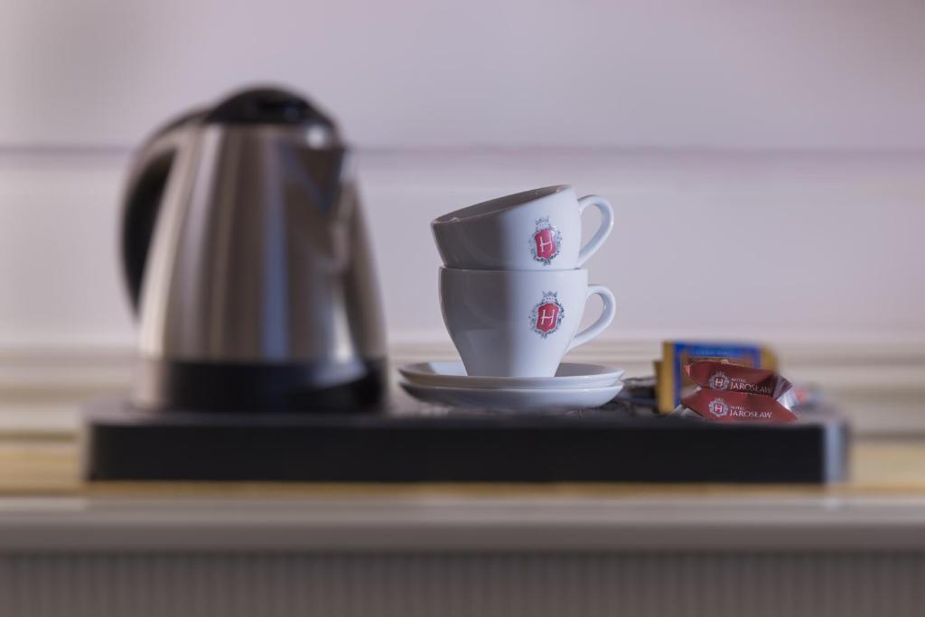 Príslušenstvo na prípravu kávy alebo čaju v ubytovaní Hotel Jarosław