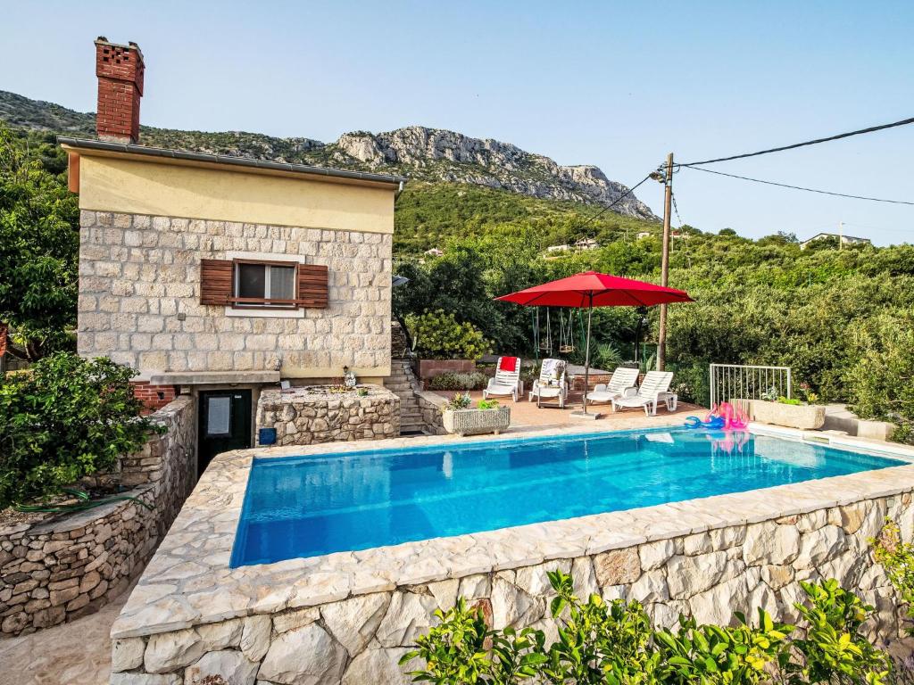 Holiday Home Hill Pool by Interhome