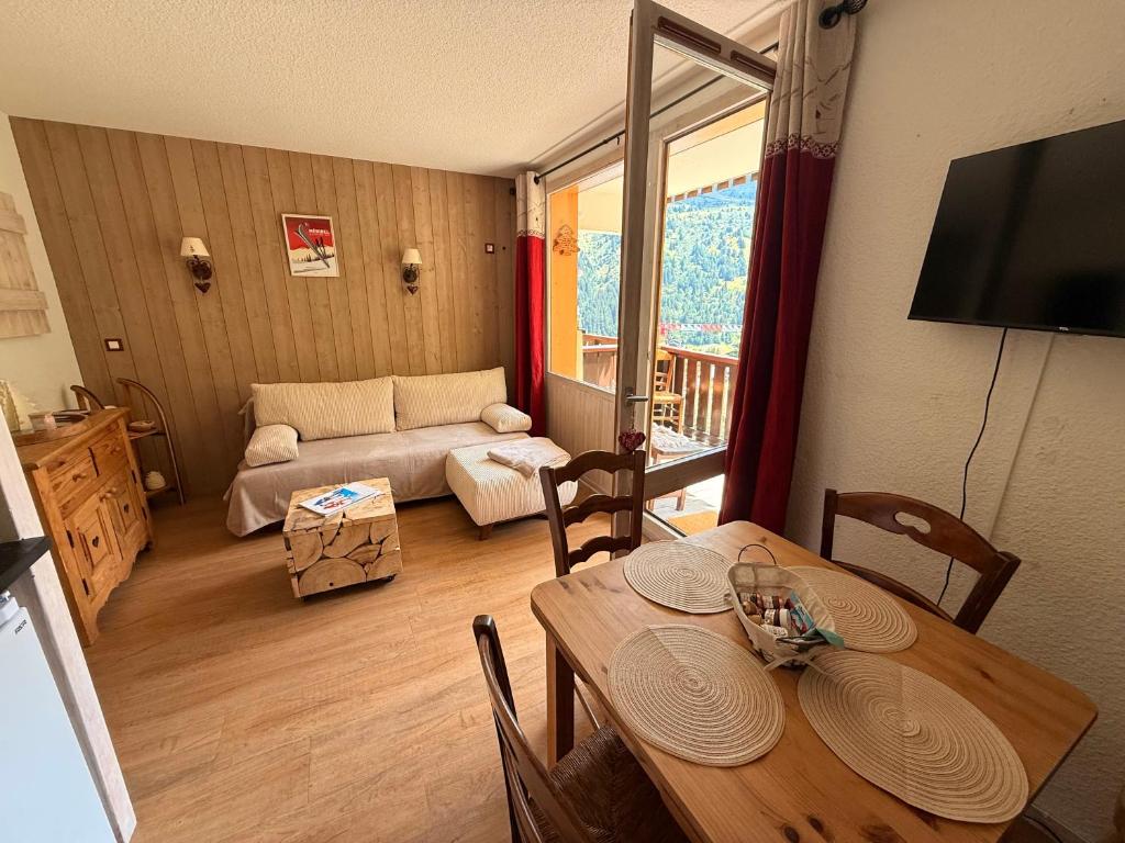 Meribel-Mottaret Rare 2 chambres dont cabine fermée à côté des pistes - Classé meublé de tourisme