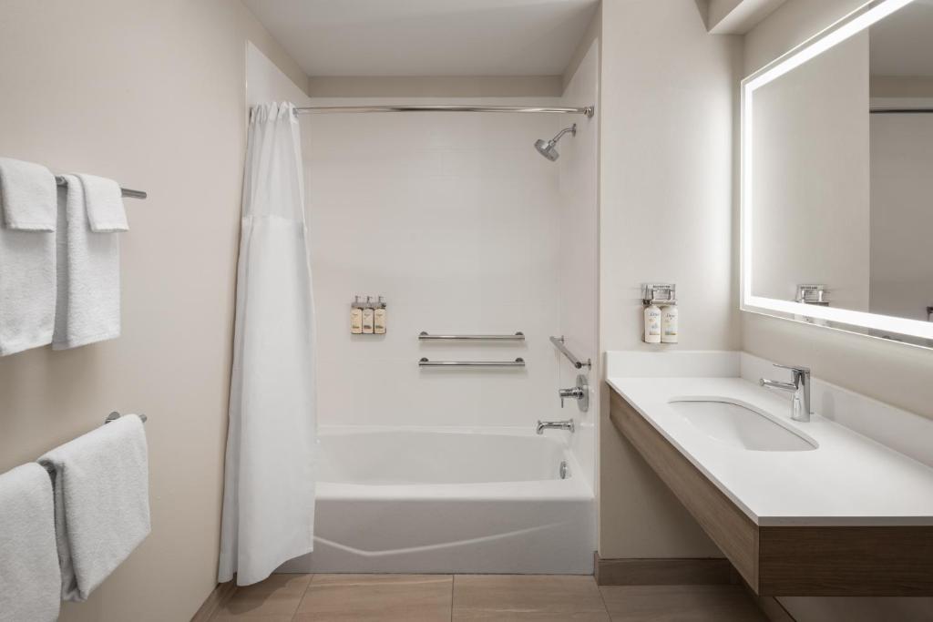 Holiday Inn Seattle DWTN Lake Union, an IHG Hotel - 