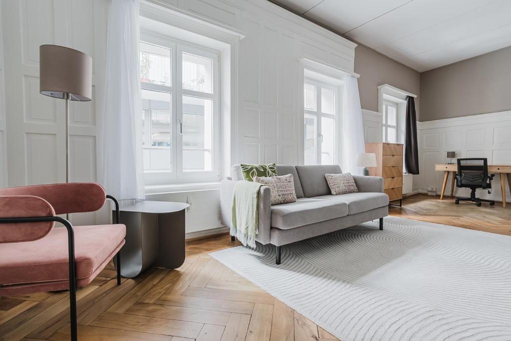 Violet Suite - Bright 2-Room Apartment