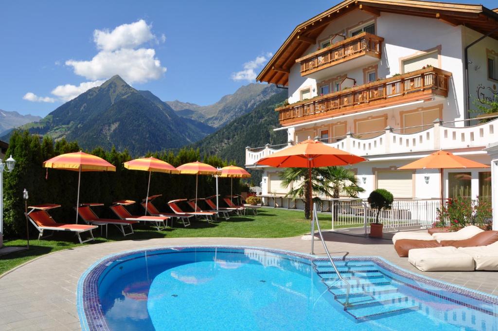 Nespecifikovaný výhled na hory nebo výhled na hory při pohledu z hotelu