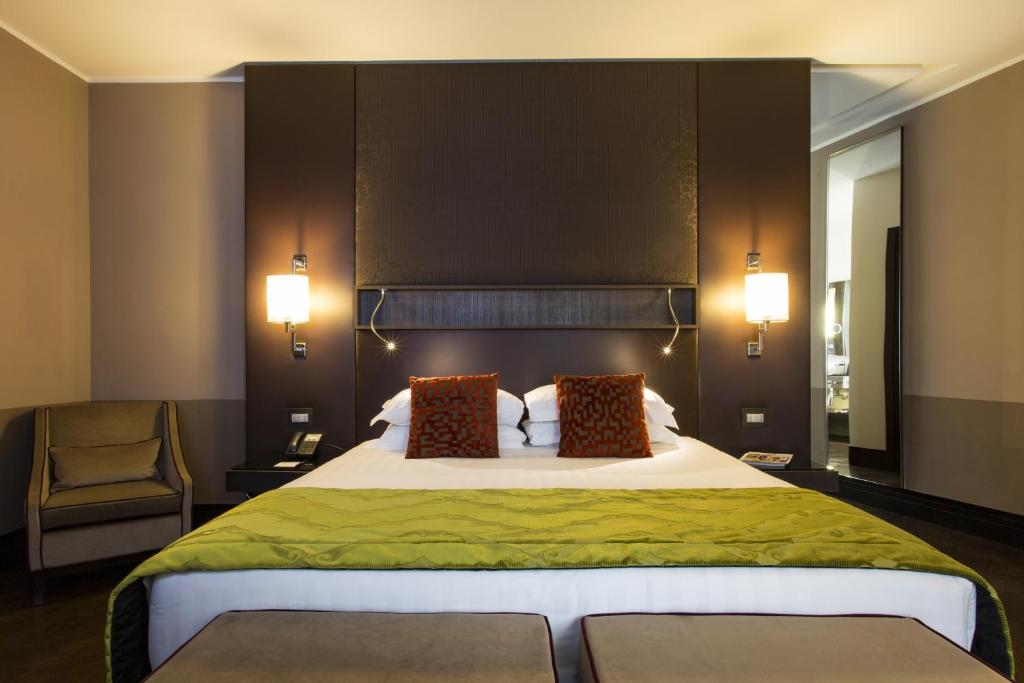 Postel nebo postele na pokoji v ubytování Rome Times Hotel