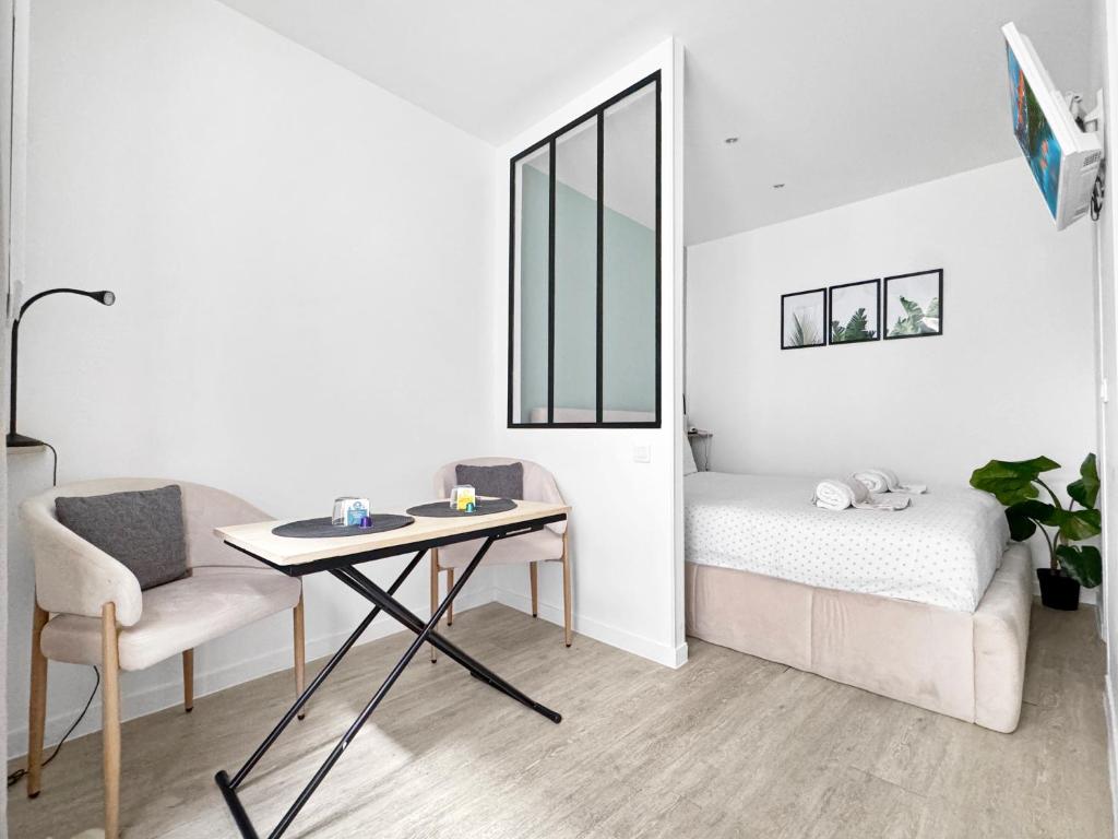 Studio 18m2 - 3 min à pied des Champs et metro