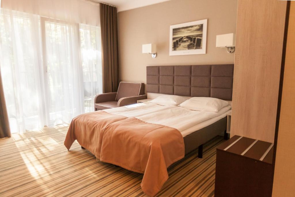 Postel nebo postele na pokoji v ubytování Waterside Resort