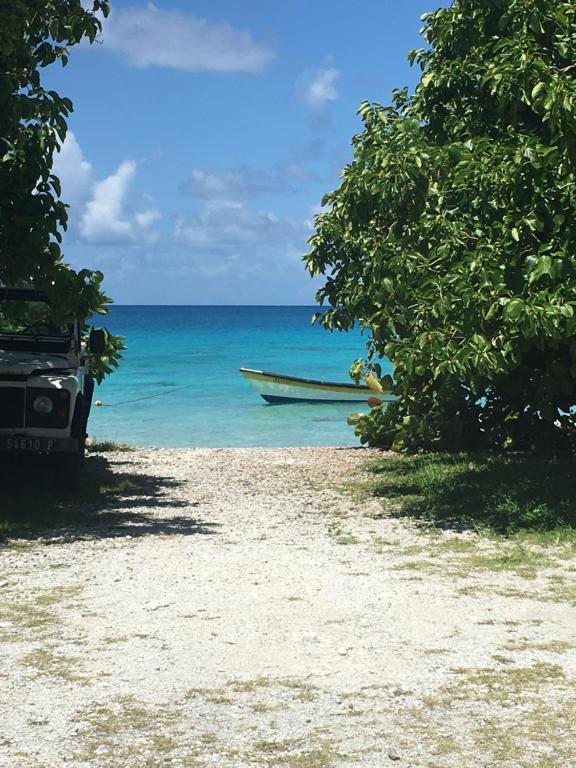 LE FARE BLEU NUI Villa privée climatisée en bord de lagon à Tiputa Rangiroa - Demi-pension & vélos gratuits - photo 7 - Rangiroa, Polynésie