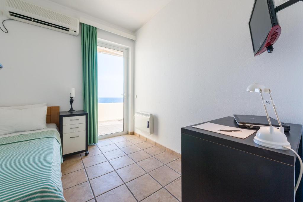 A bed or beds in a room at Villa Adamite