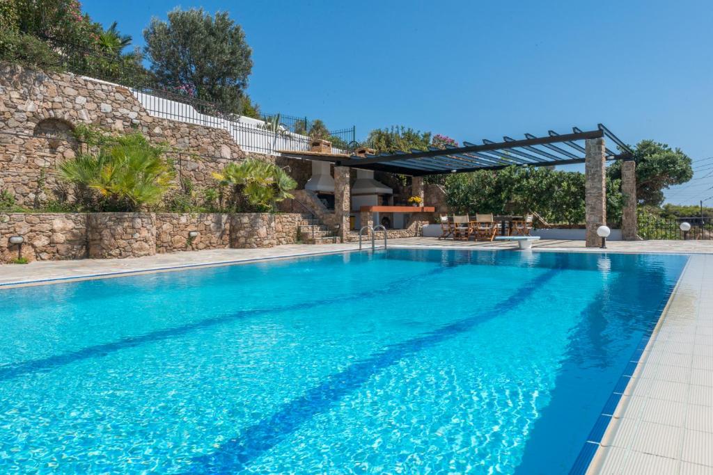 The swimming pool at or close to Villa Adamite