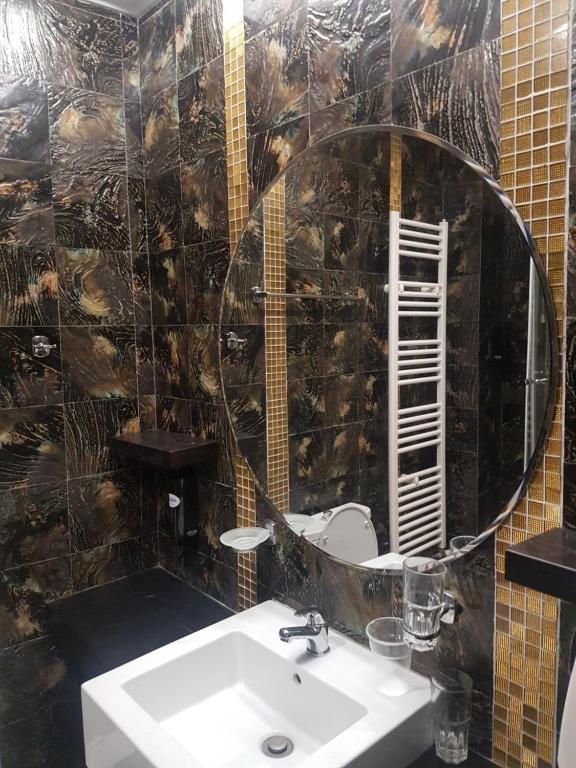 Koupelna v ubytování Aktis Hotel