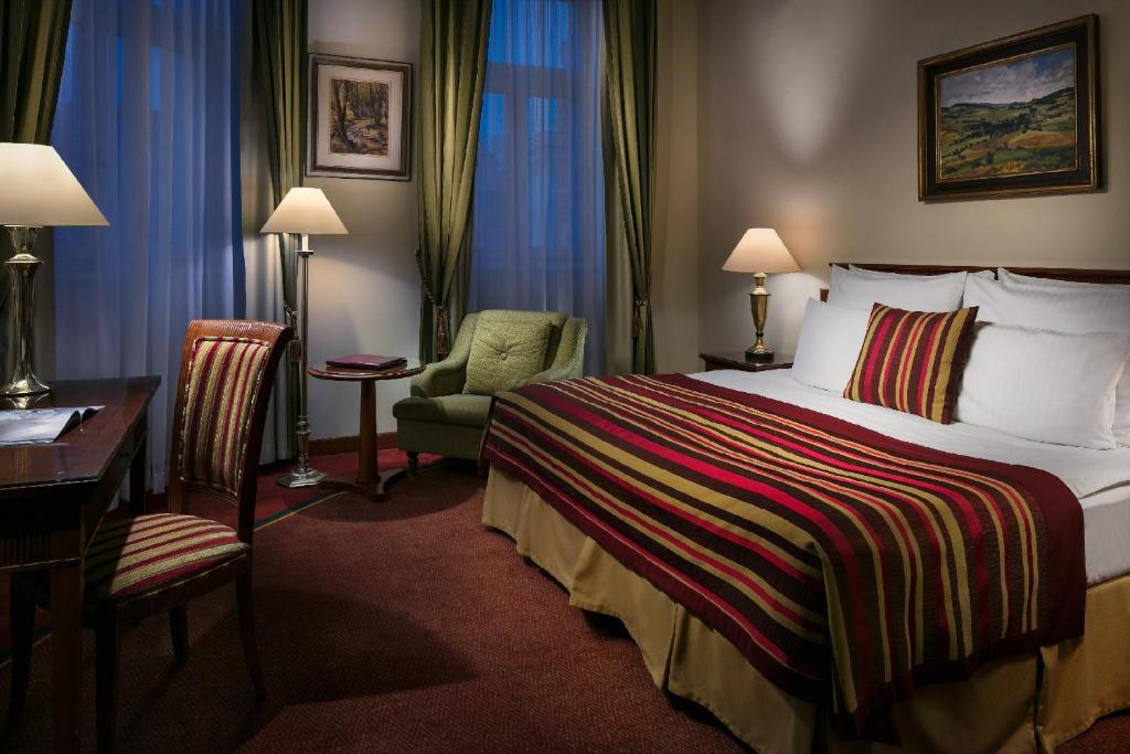 Postel nebo postele na pokoji v ubytování Art Nouveau Palace Hotel