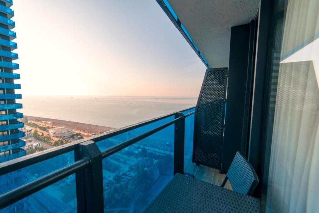 Orbi City Deluxe Sea View P A N O R A M A در باتومی