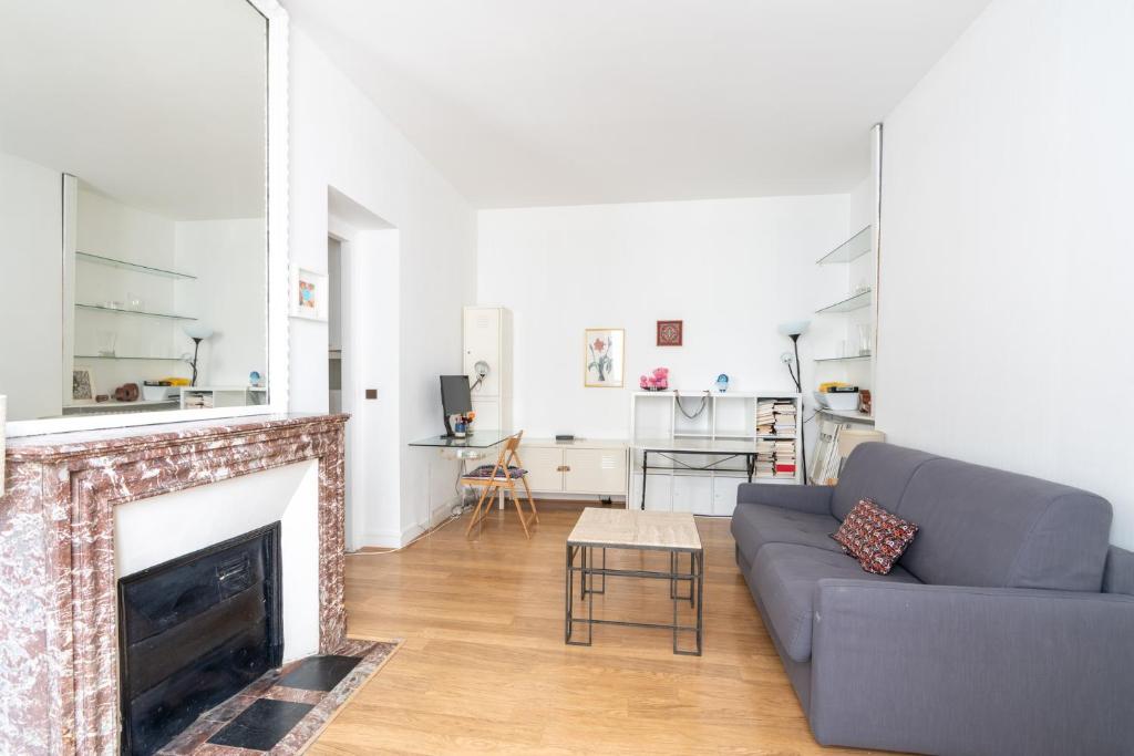 Cozy 1BDR Apartment for 4 Near Champs-Elysees
