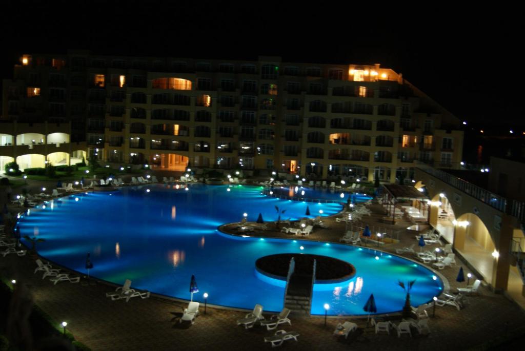 Swimmingpoolen hos eller tæt på Apartament Aheloy