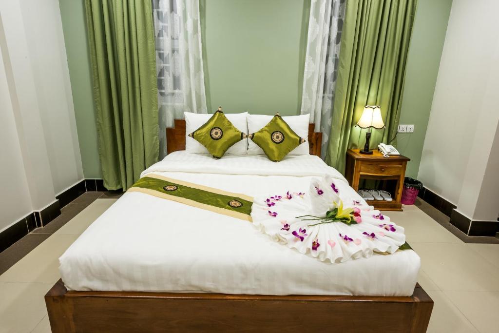 Postel nebo postele na pokoji v ubytování NKS Hotel