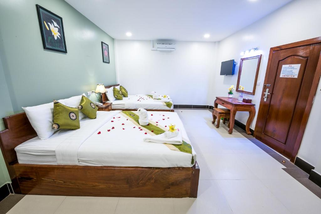 Postel nebo postele na pokoji v ubytování NKS Hotel