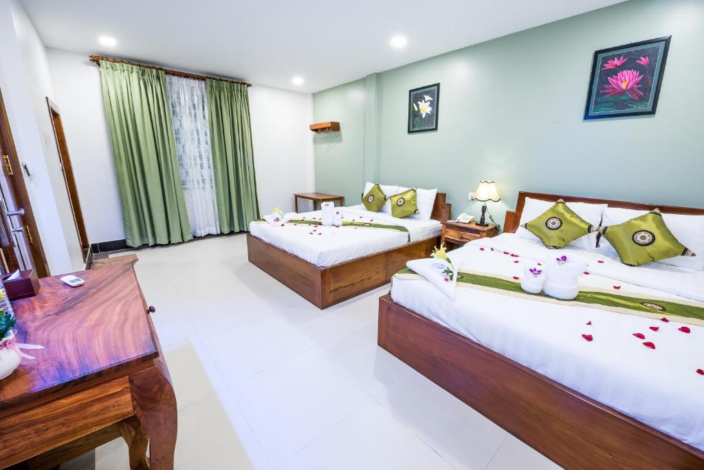 Postel nebo postele na pokoji v ubytování NKS Hotel