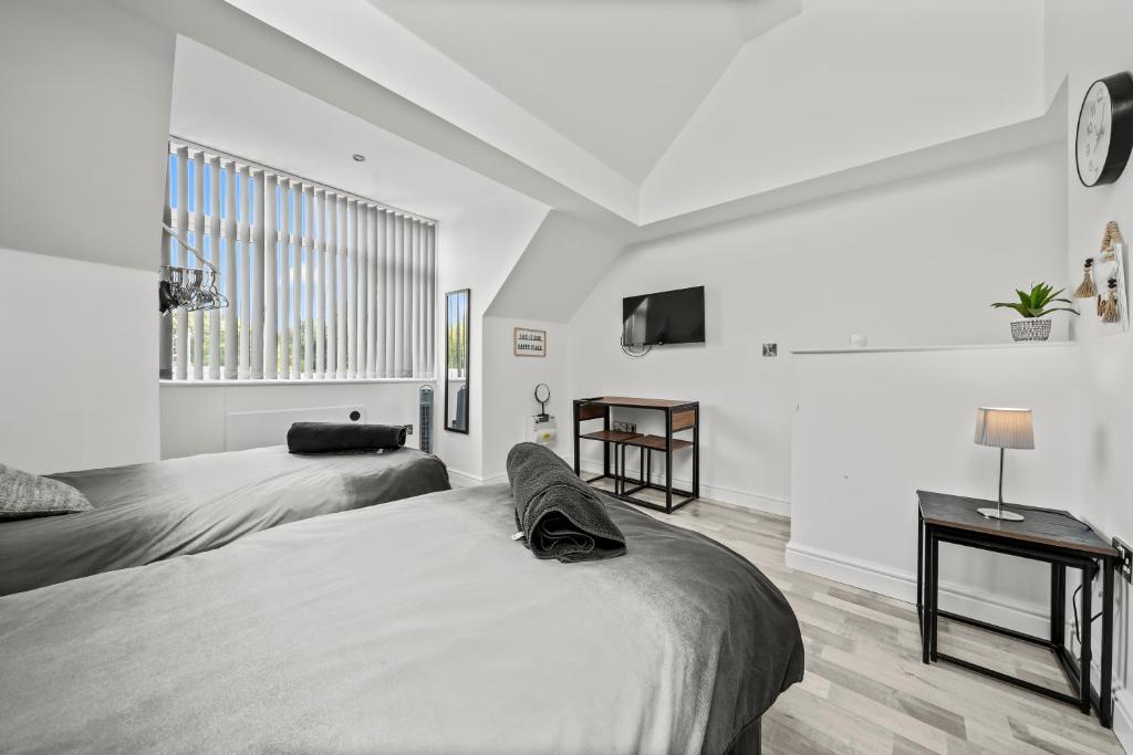 10min to City - FREE Parking - Private Studio - Contractor Friendly - 