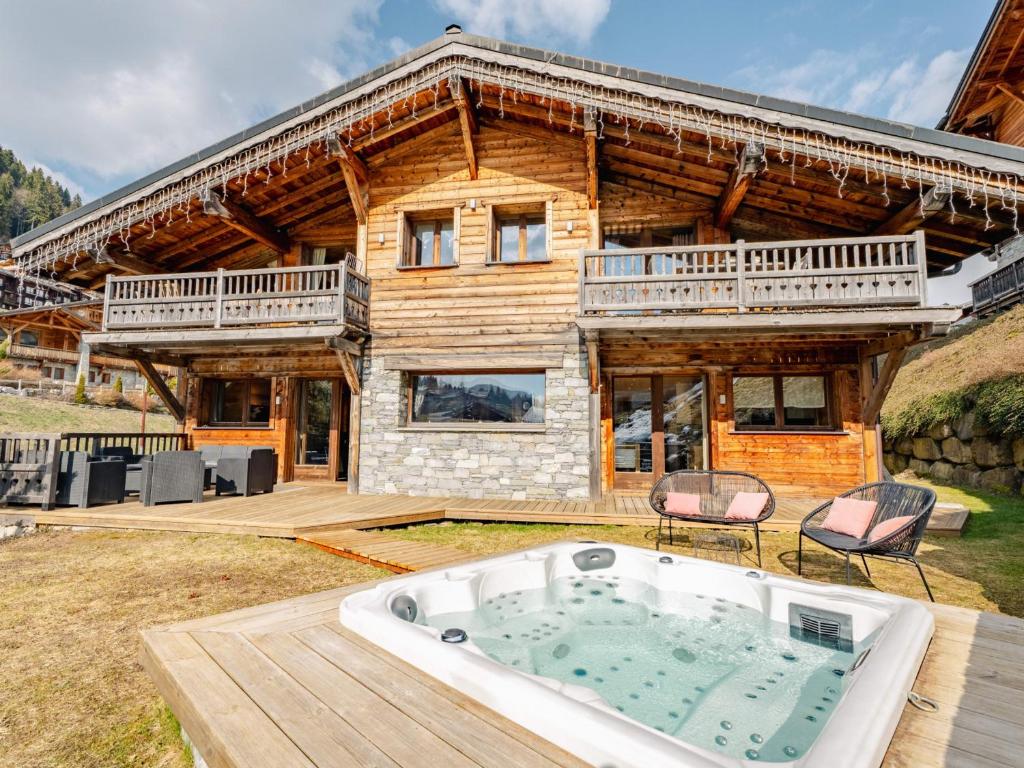 Appartement spacieux, jacuzzi, parking - 15 pers.