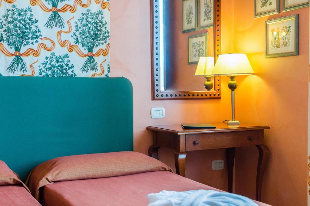 Postel nebo postele na pokoji v ubytování Hotel Vecchio Borgo