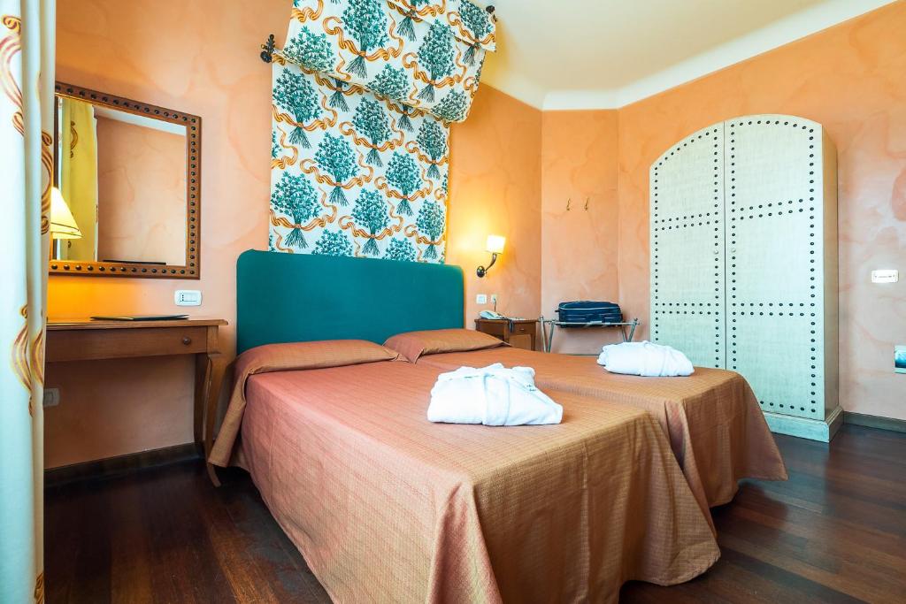 Postel nebo postele na pokoji v ubytování Hotel Vecchio Borgo