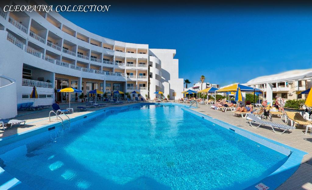 a large swimming pool in front of a hotel at Kris Mari in Kardamaina