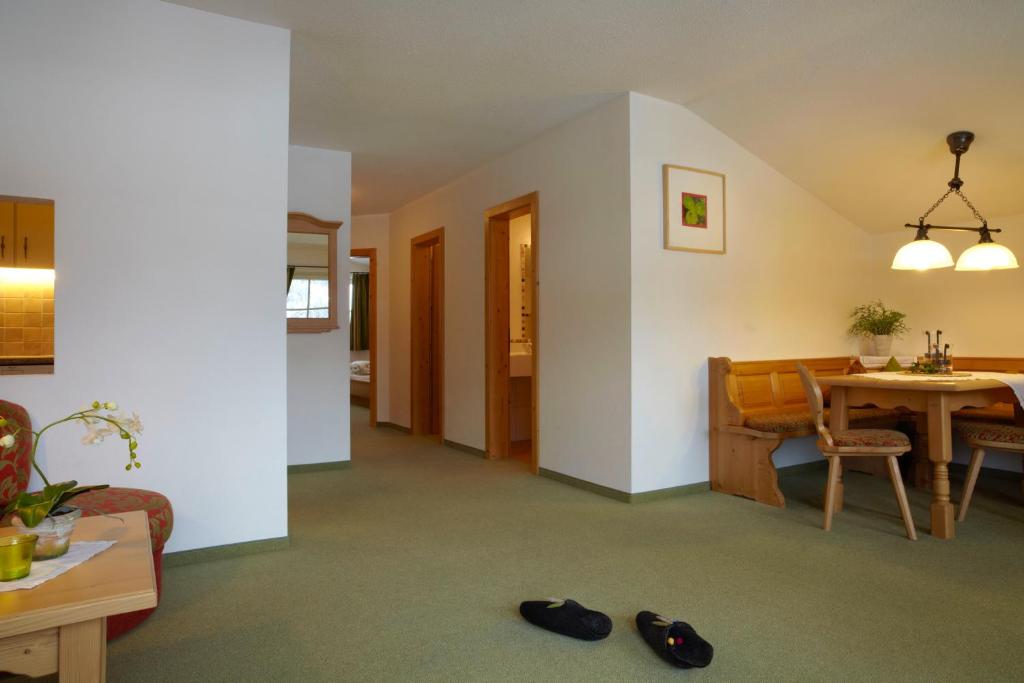 Zdjęcie z galerii obiektu Landhaus Alpensonne w mieście Schattwald