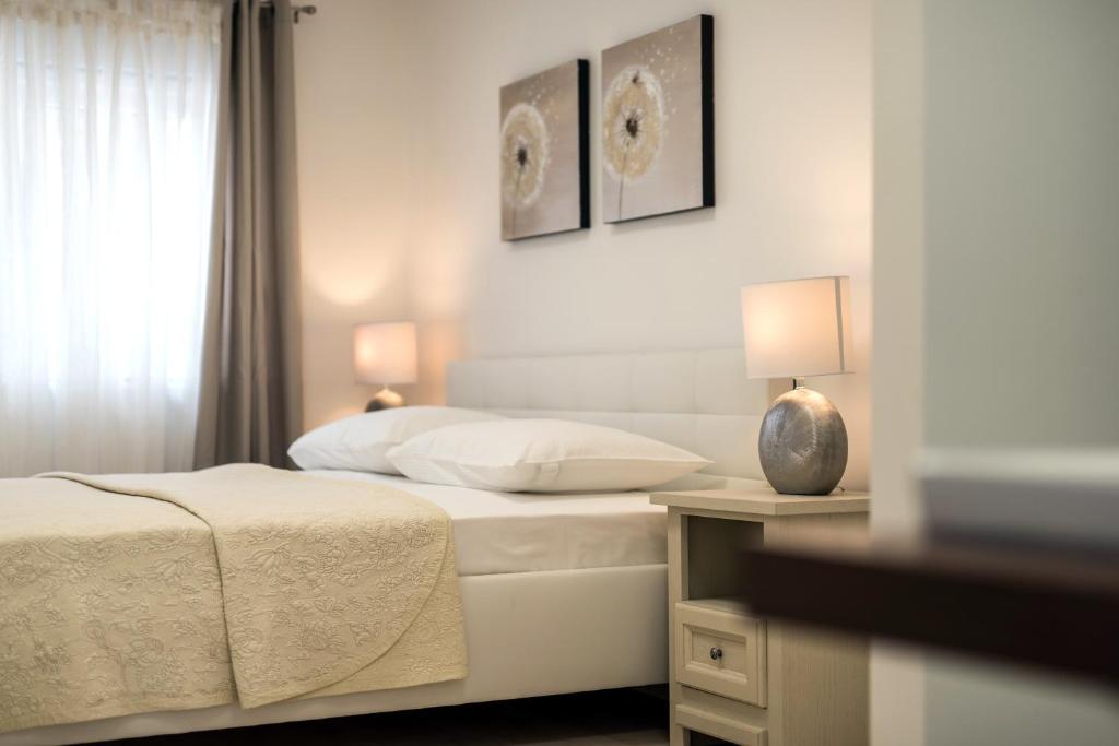 Posteľ alebo postele v izbe v ubytovaní Eden Apartments