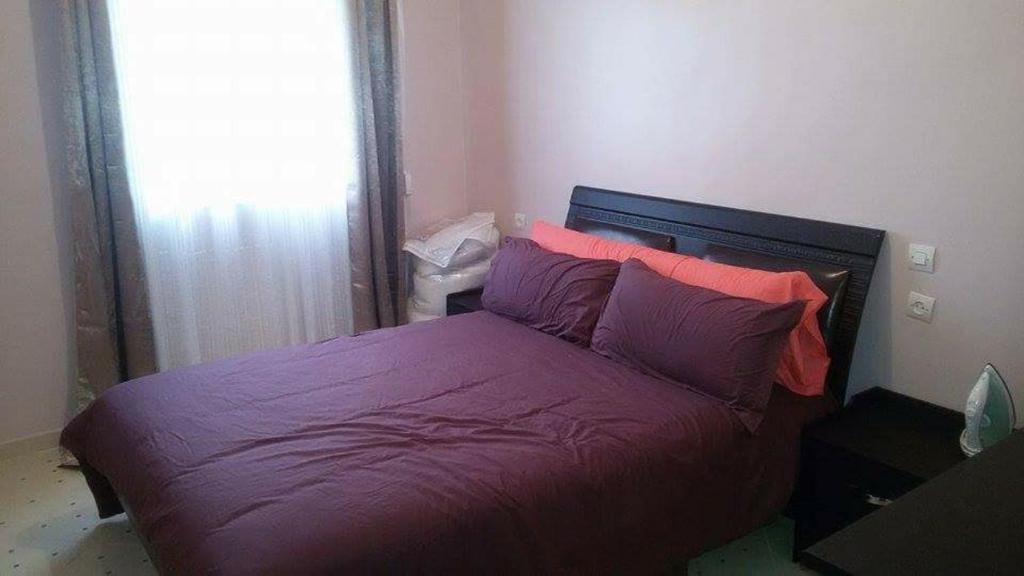 Tempat tidur dalam kamar di Addoha Apartment