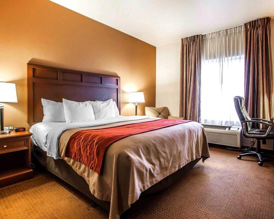 Comfort Inn & Suites Grinnell near I-80 - Error