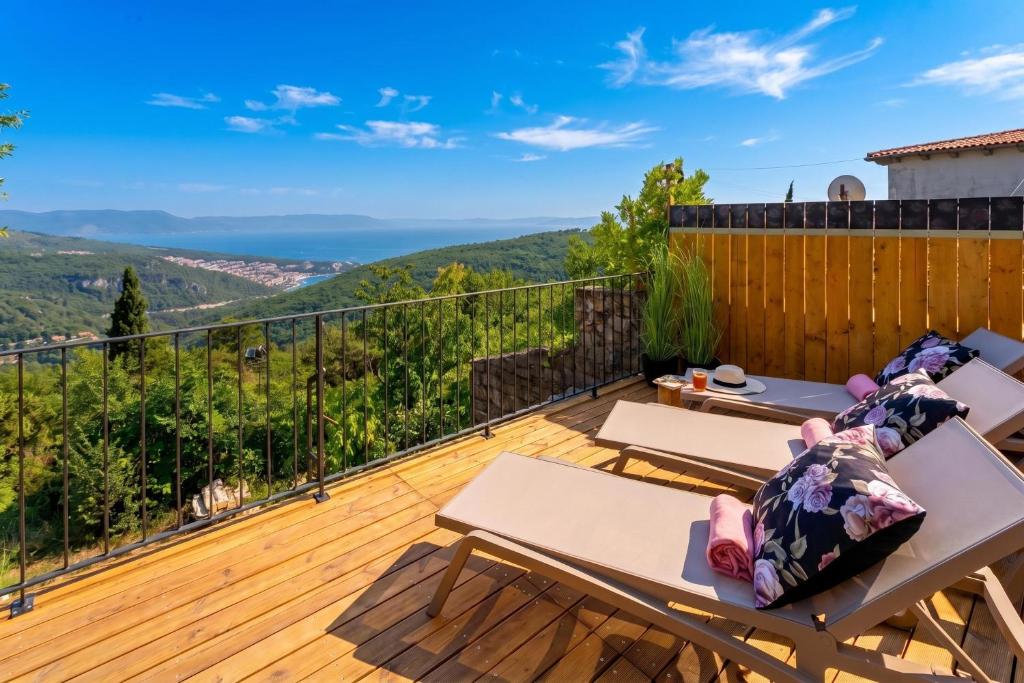 Casa Giuseppe /w Panoramic View - Happy Rentals