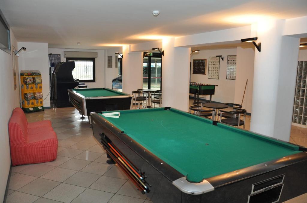 Stół bilardowy w obiekcie Hotel Nord Est