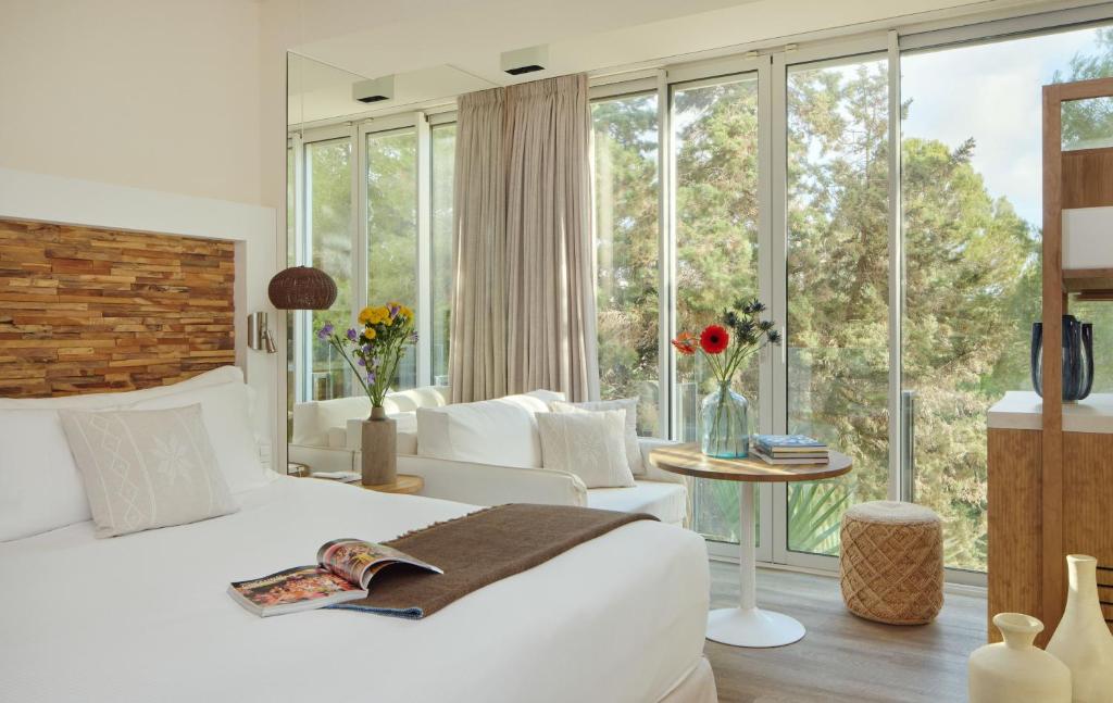 ME by Meliá Ibiza - The Leading Hotels of the World photo 4